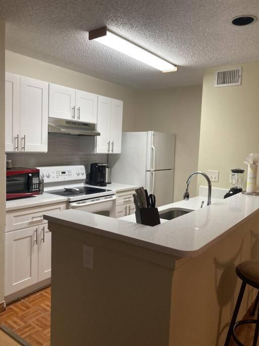 טאמפה Lakeview Condo In Gated Community מראה חיצוני תמונה